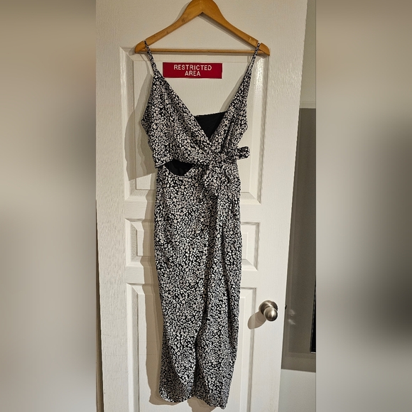 Dynamite Floral Jumpsuit - Picture 1 of 3